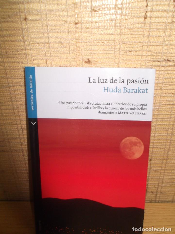 Libros de segunda mano: La luz de la pasi&oacute;n de Huda Barakat - Foto 2