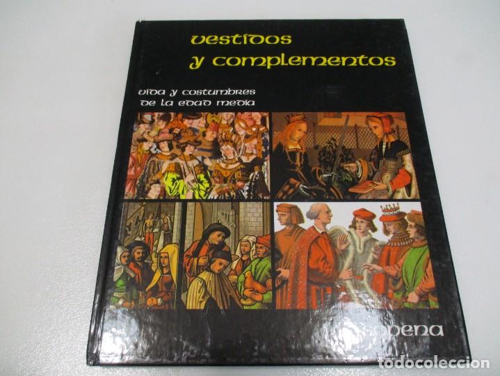 Libros de segunda mano: Vida y costumbre de La Edad Media Vestidos y complementos W7455 - Foto 1