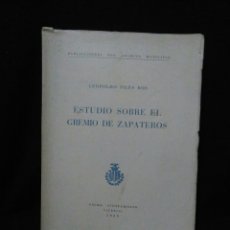 Libros de segunda mano: LIBRO ,ESTUDIO SOBRE EL GREMIO DE ZAPSTEROS ,LEOPOLDO PILES ROS 1959. Lote 269788643