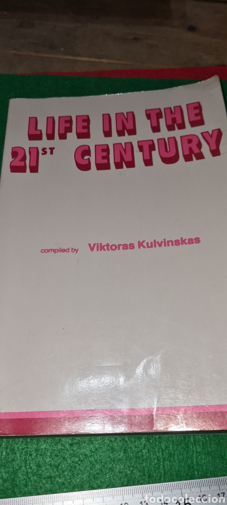 Libri di seconda mano: Precioso libro en ingl&eacute;s Life in the 21 st Century. Compiled by Viktoras Kulvinskas.