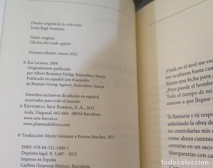 Libros de segunda mano: 2012.- CUANDO PASE TU IRA. LARSSON - Foto 2