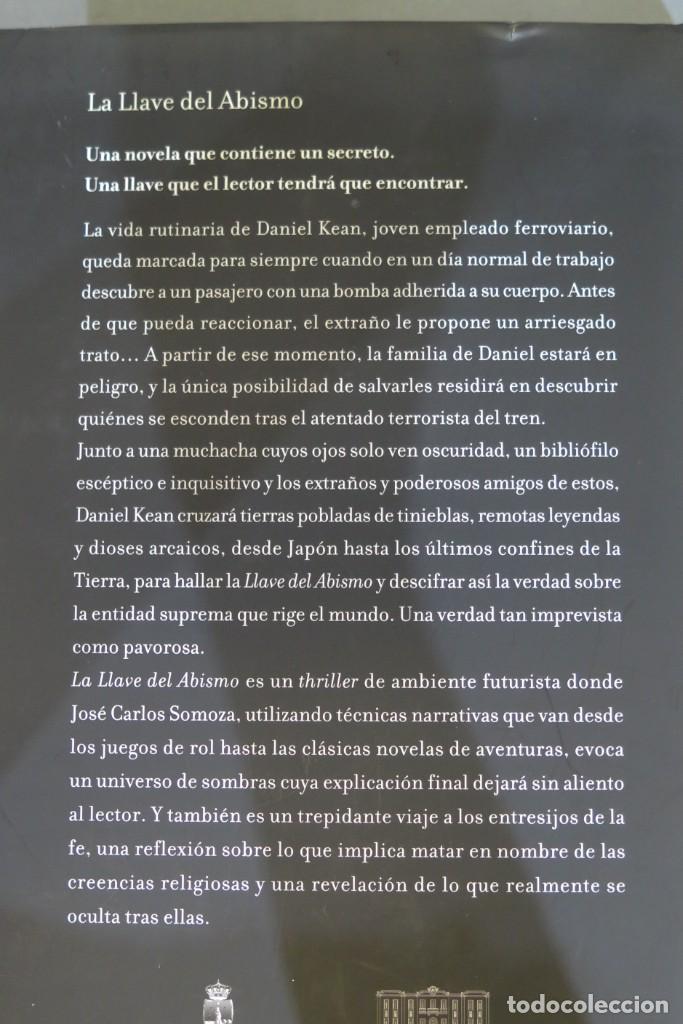 Libros de segunda mano: 2007.- LA LLAVE DEL ABISMO. SOMOZA - Foto 3