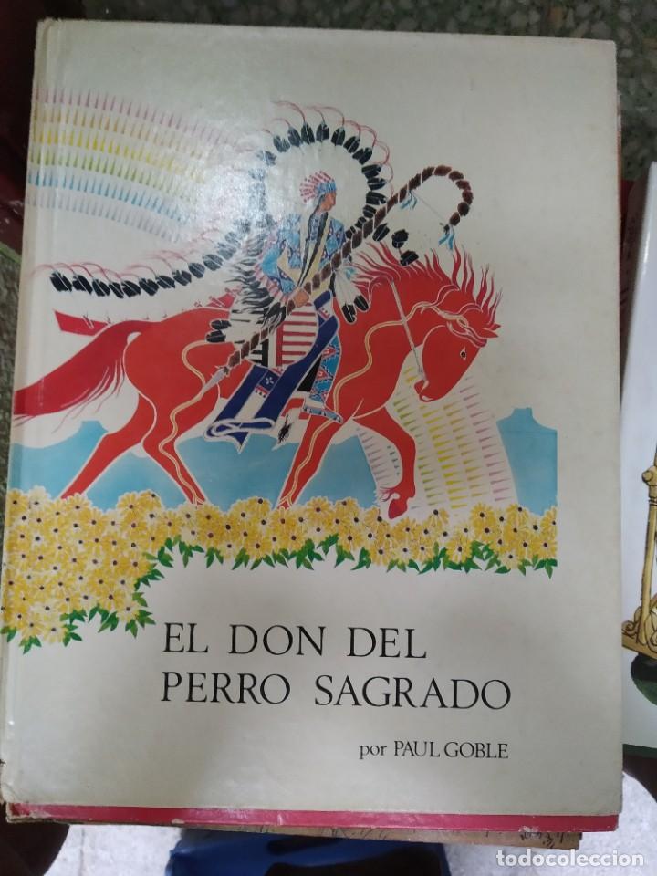 Libros de segunda mano: El Don del Perro Sagrado - Paul Goble - Foto 1
