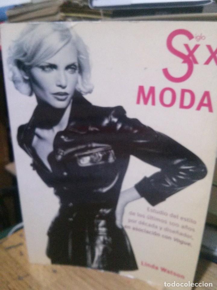 Libros de segunda mano: SIGLO XX MODA, LINDA WATSON, ED. ED EDILUPA - Foto 1