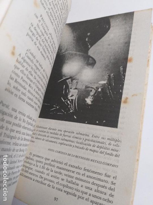 Libros de segunda mano: TITULO: El Tri&aacute;ngulo de las Bermudas. Charles Berlitz - Foto 4