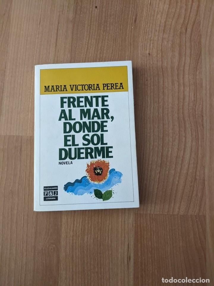 Livros em segunda m&atilde;o: FRENTE AL MAR, DONDE EL SOL DUERME. MAR&Iacute;A VICTORIA PEREA