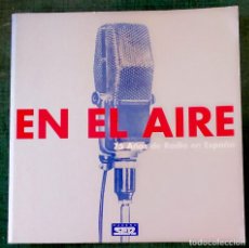 Libros de segunda mano: EN EL AIRE:75 AÑOS DE RADIO EN ESPAÑA.CADENA SER.CON 2 CD.1999.. Lote 272890118