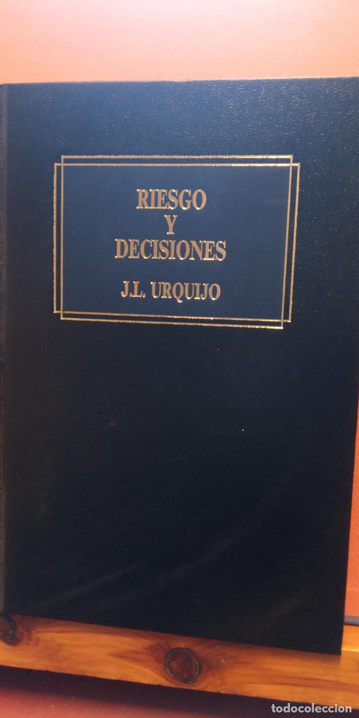 Libros de segunda mano: RIESGO Y DECISIONES. J.L.URQUIJO. EDICIONES DEUSTO - Foto 1