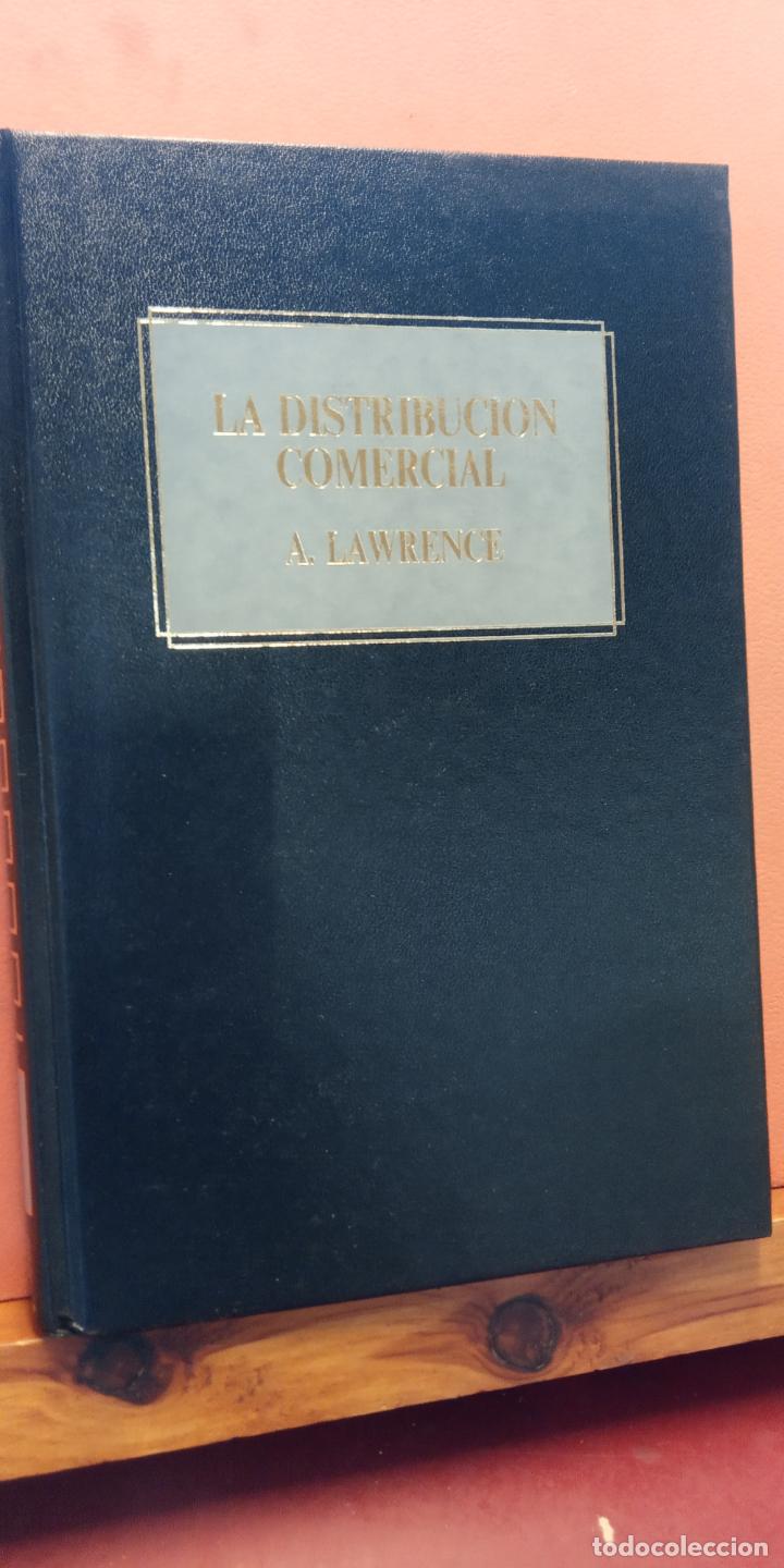 Libros de segunda mano: LA DISTRIBUCI&Oacute;N COMERCIAL. A. LAWRENCE. EDICIONES DEUSTO - Foto 1