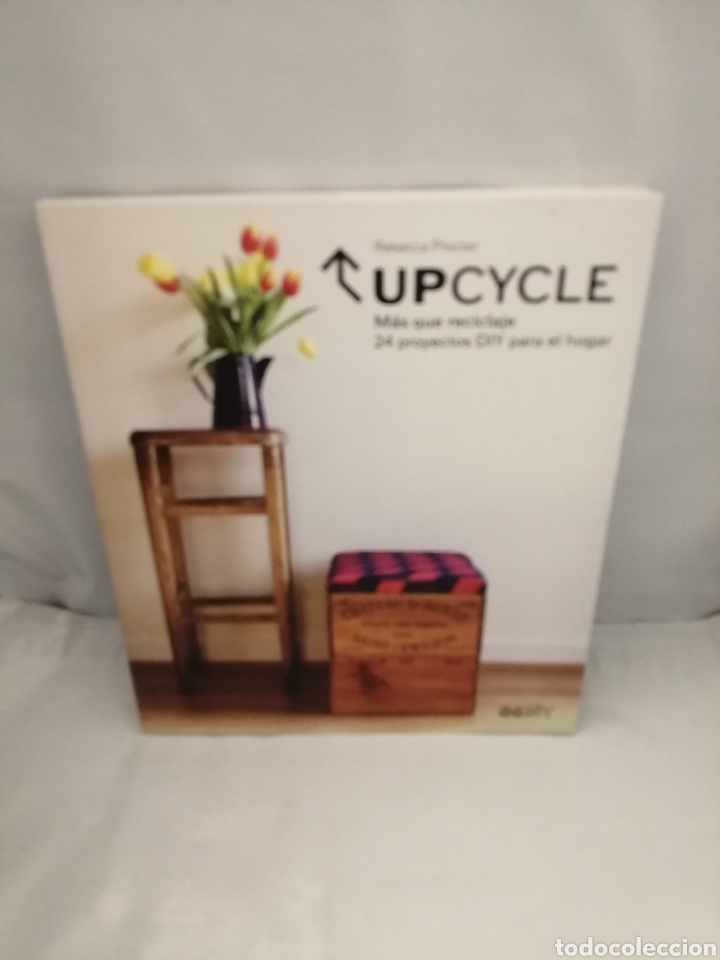 Libros de segunda mano: UPCYCLE: M&Aacute;S QUE RECICLAJE. 24 PROYECTOS DIY PARA EL HOGAR - Foto 1