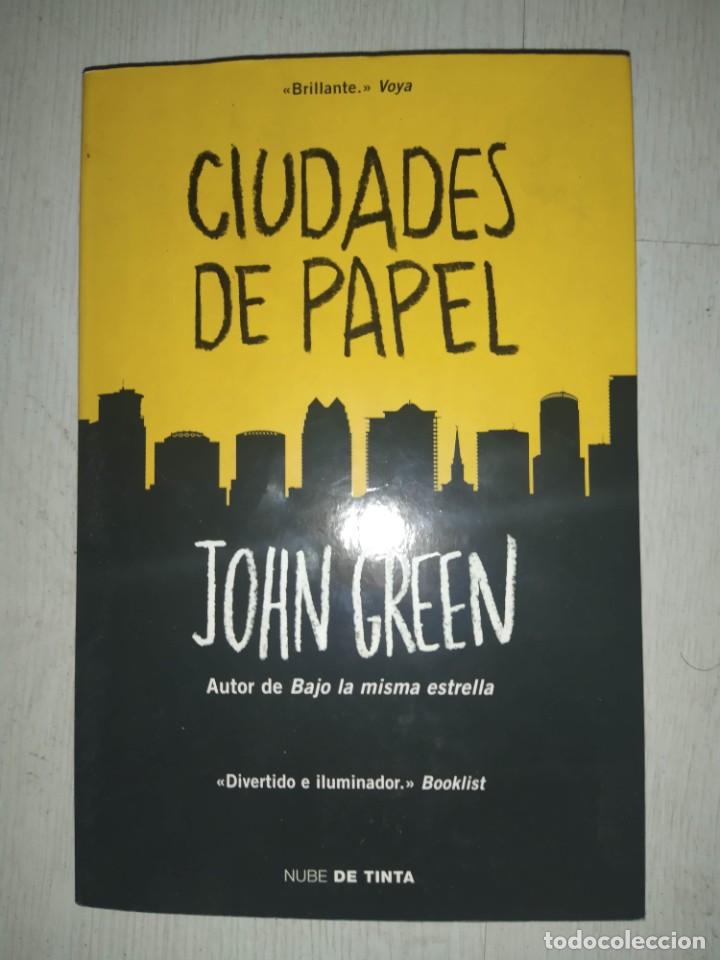 Libros de segunda mano: CIUDADES DE PAPEL - John Green - Foto 1