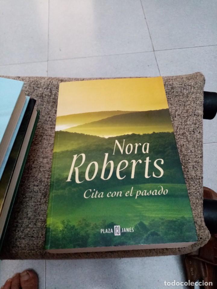Libros de segunda mano: CITA CON EL PASADO. NORA ROBERTS. EST4B2 - Foto 1