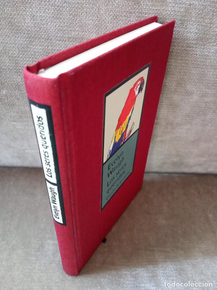 Libros de segunda mano: EVELYN WAUGH - LOS SERES QUERIDOS - C&Iacute;RCULO DE LECTORES, 2000 - BUEN ESTADO - Foto 2