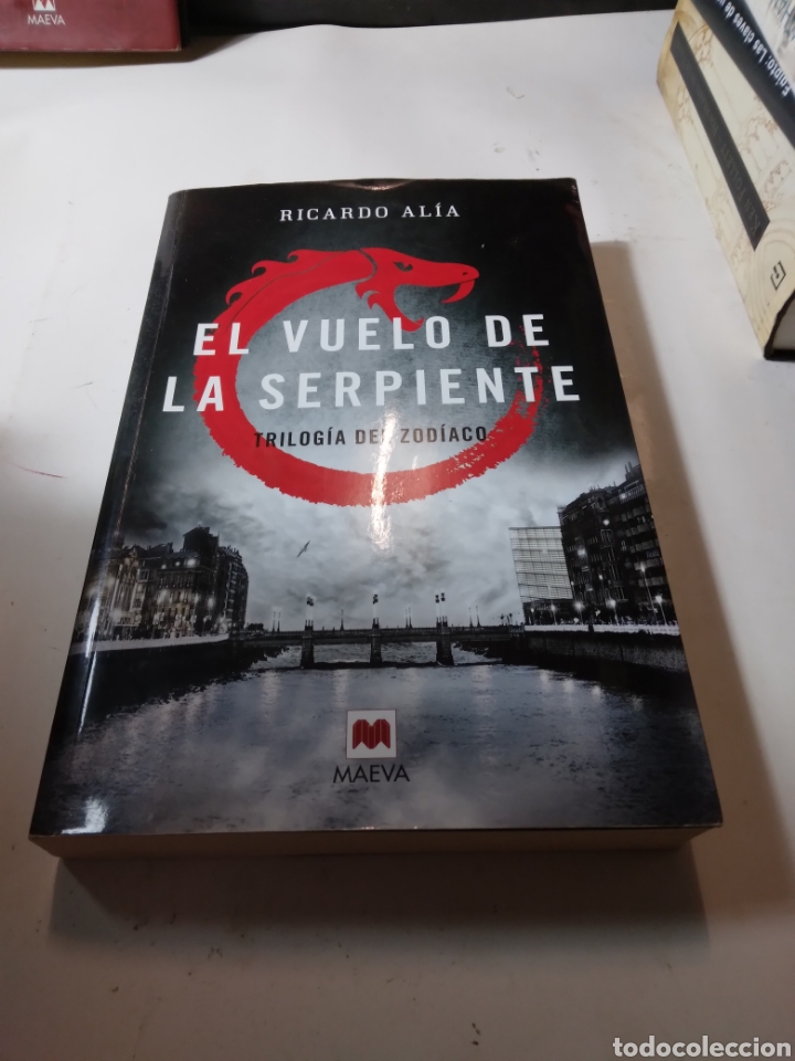 Libros de segunda mano: Ricardo Alia, El vuelo de la serpiente, MAEVA - Foto 1