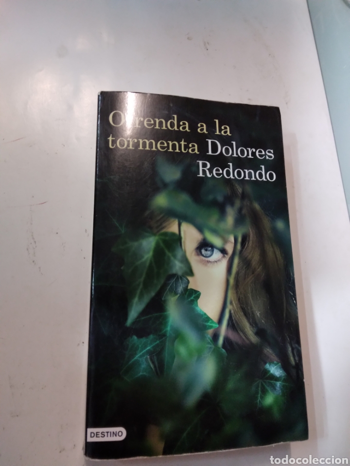 Libros de segunda mano: Dolores Redondo, Ofrenda a la tormenta, Destino - Foto 1