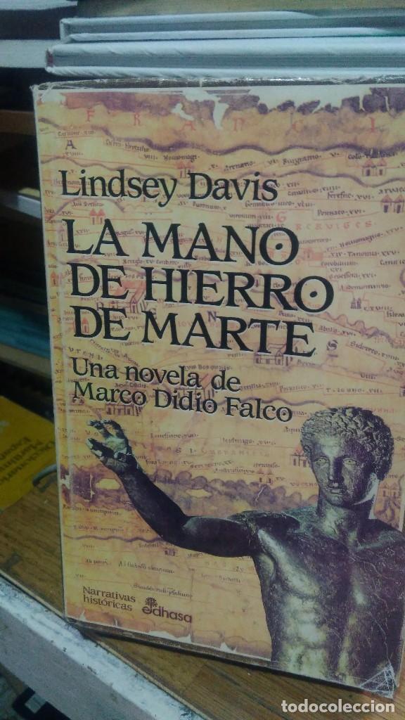 Libros de segunda mano: LA MANO DE HIERRO DE MARTE, LINDSEY DAVIS, ED. EDHASA - Foto 1