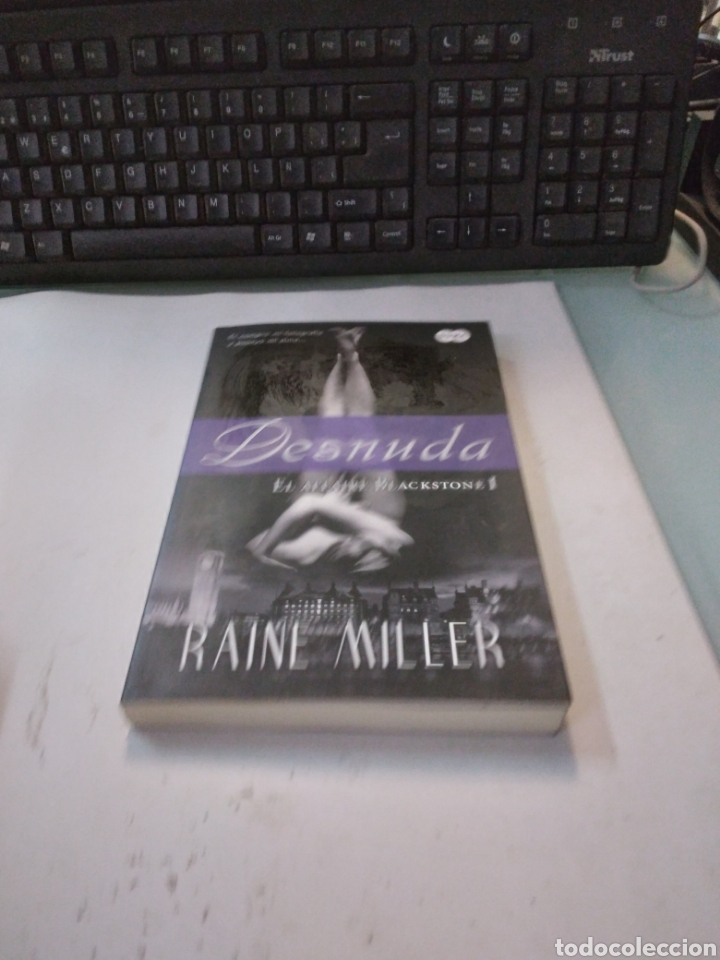 Libros de segunda mano: Desnuda, Raine Miller, Suma - Foto 1