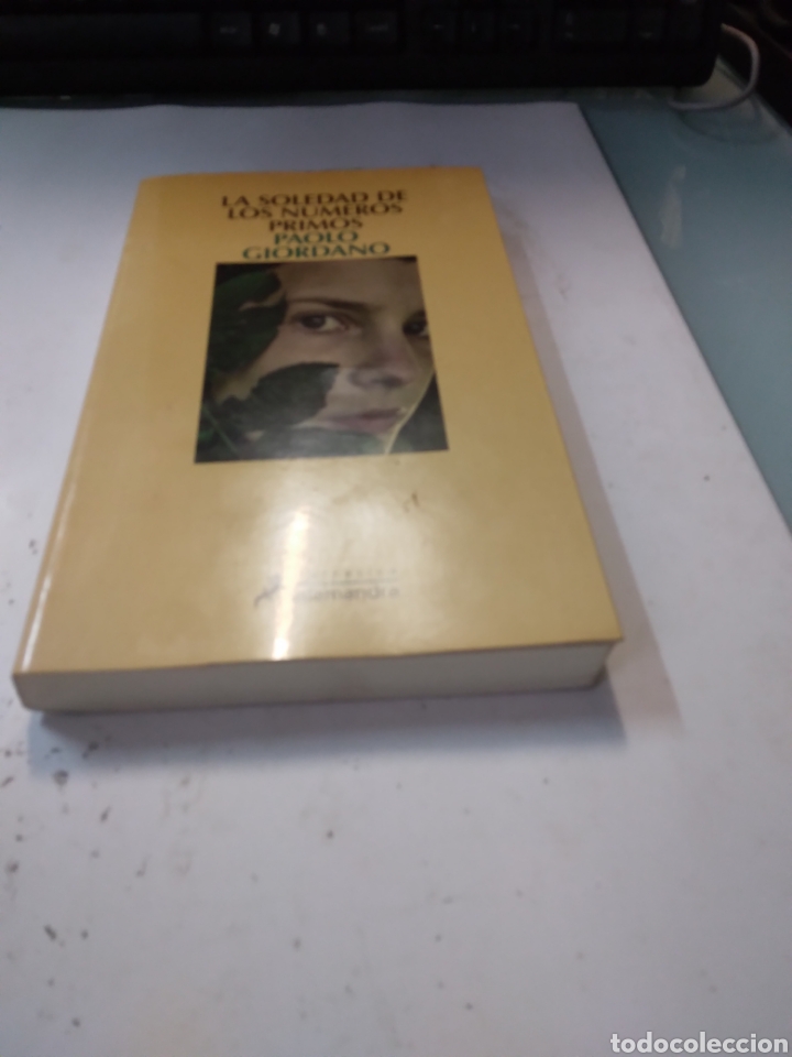 Libros de segunda mano: Paolo Giordano, La soledad de los numeros primos, Salamandra - Foto 1