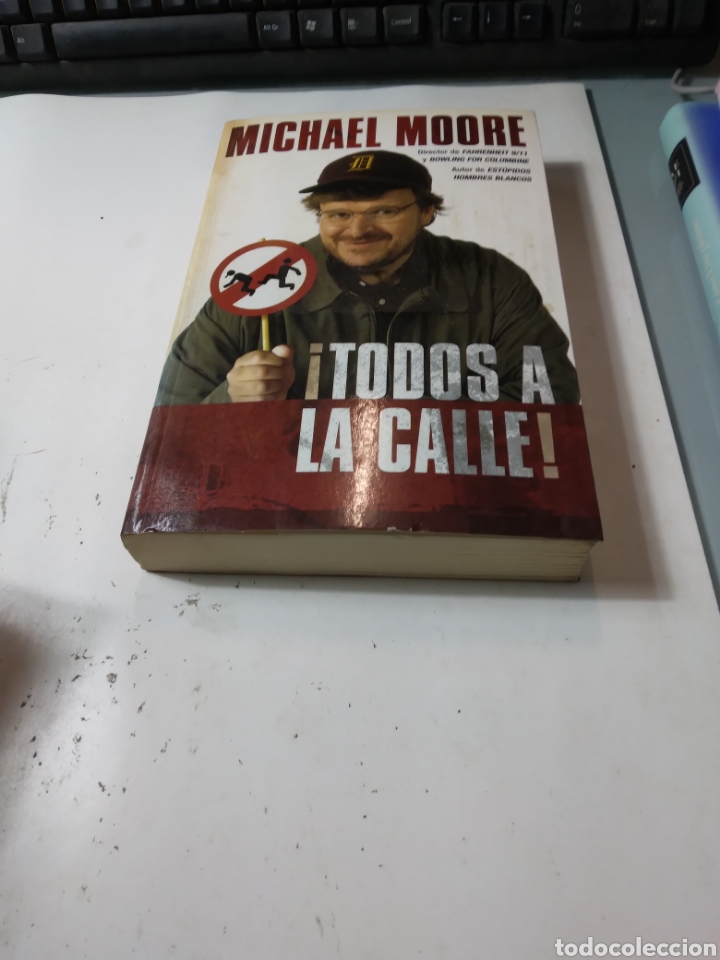 Libros de segunda mano: Michael Moore,Todos a la calle,Ed b - Foto 1