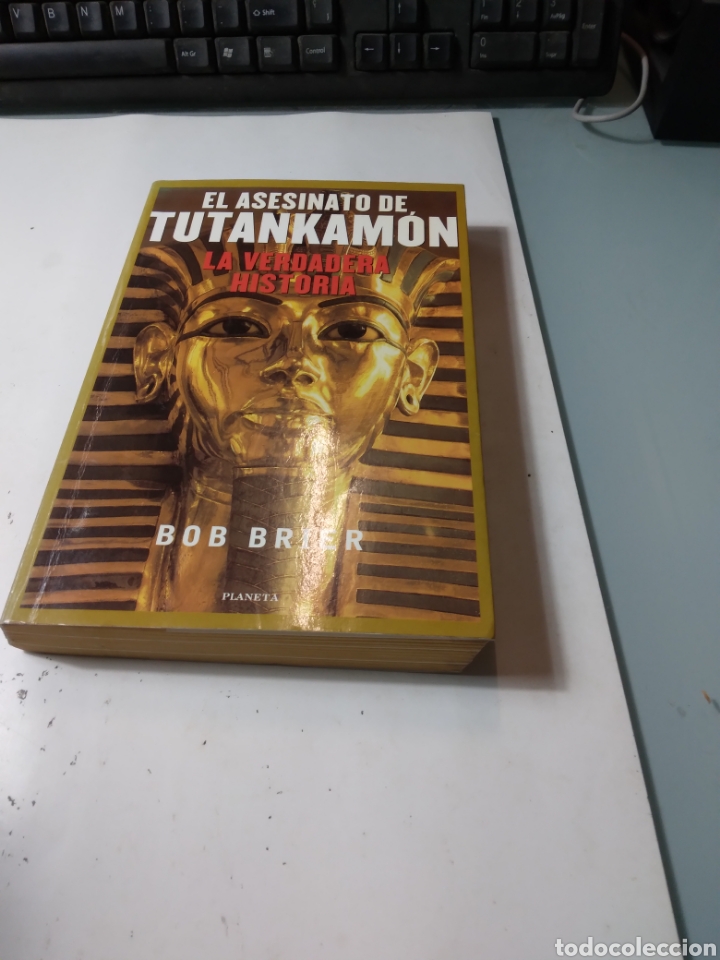 Libros de segunda mano: El asesinato de Tutankamon,Bob Brier,Planeta - Foto 1