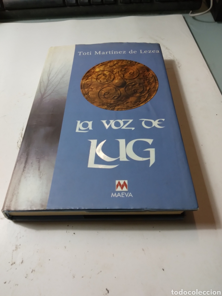 Libros de segunda mano: Toti Martinez de Lezea, La voz de Lug,MAEVA - Foto 1