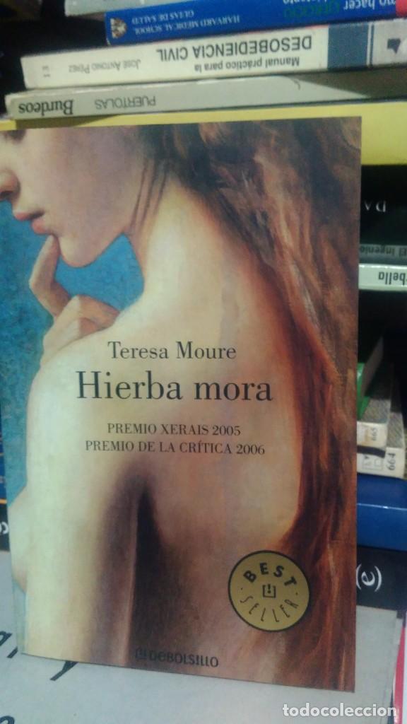 Libros de segunda mano: HIERBA MORA, TERESA MOURE, ED. DEBOLSILLO - Foto 1