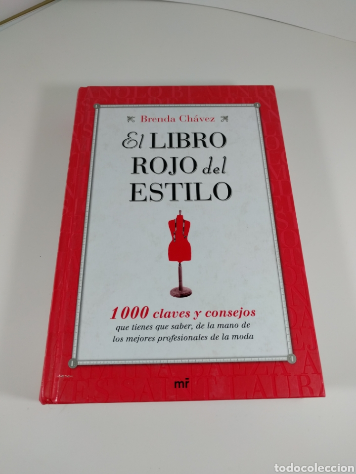 Libros de segunda mano: El libro rojo del estilo. 1000 claves y consejos. Brenda Ch&aacute;vez. - Foto 1