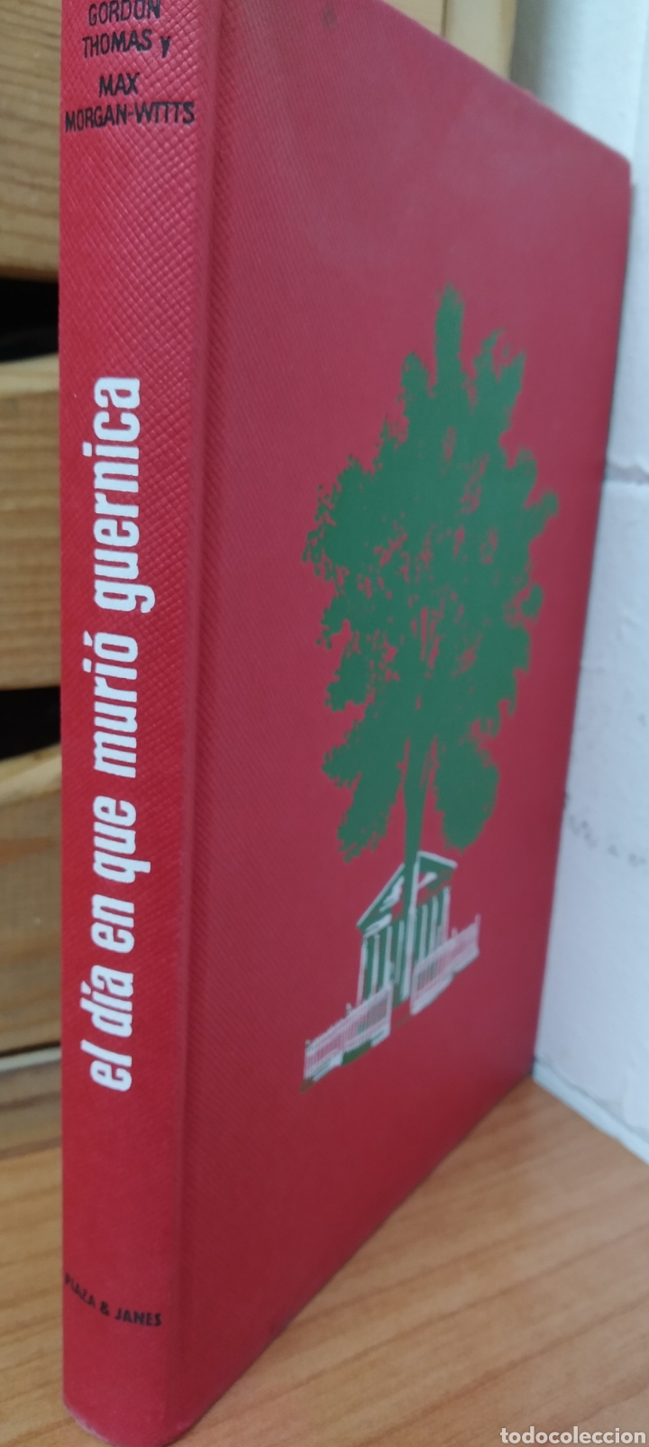 Libros de segunda mano: EL DIA EN QUE MURIO GUERNICA. GORDON THOMAS; MAX MORGAN-WITTS - Foto 1