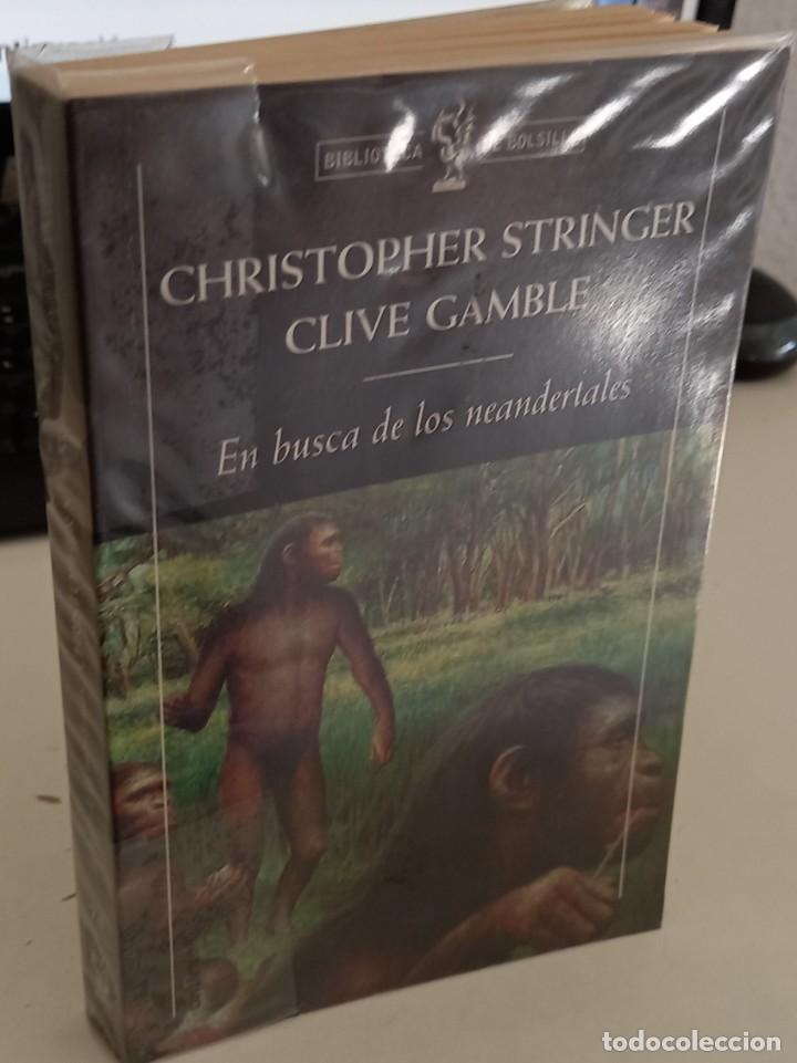Libros de segunda mano: EN BUSCA DE LOS NEANDERTALES - STRINGE / GAMBLE - Foto 1