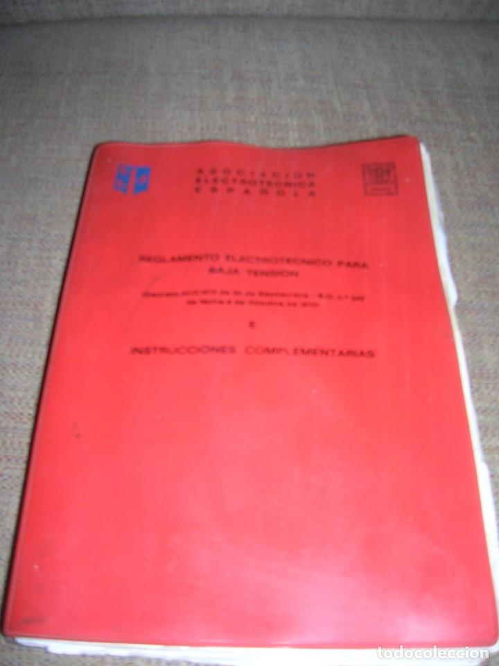 Libros de segunda mano: Reglamento electrot&eacute;cnico para baja tensi&oacute;n e instrucciones complementarias. A&ntilde;o 1973. - Foto 1
