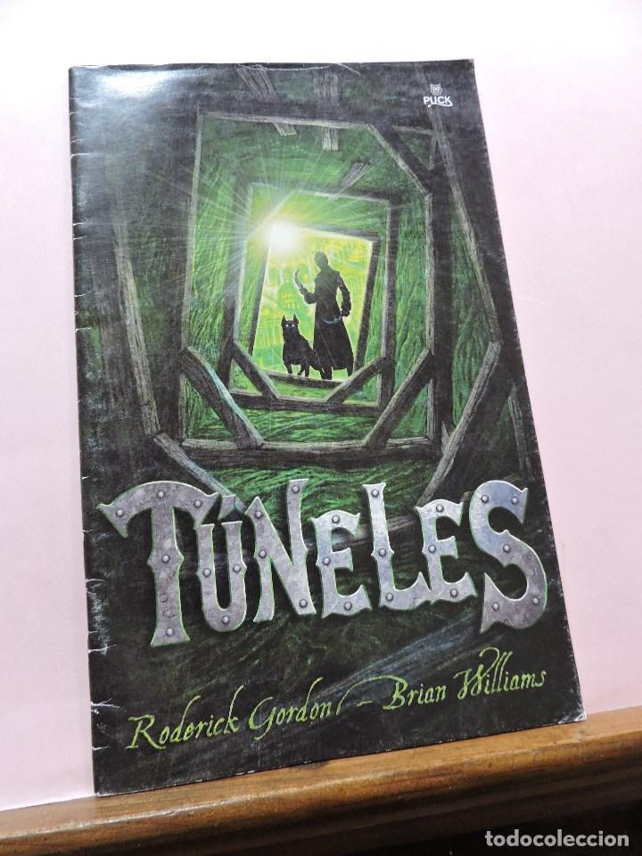 Libros de segunda mano: T&uacute;neles. GORDON, Roderick y WILLIAMS, Brian. Puck - Foto 1