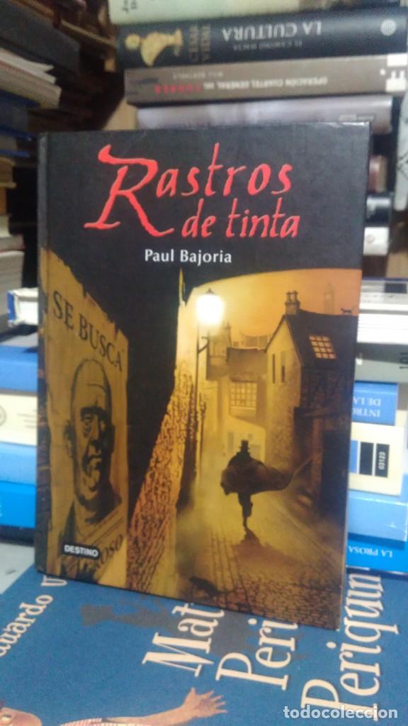 Libros de segunda mano: RASTROS DE TINTA, PAUL BAJORIA, ED. DESTINO - Foto 1
