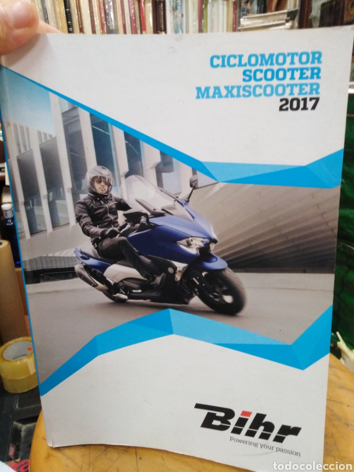 Libros de segunda mano: MOTOCICLISMO/CAT&Aacute;LOGO CICLOMOTOR,SCOOTER,MAXICOOTER 2017,BIHR POWERING YOUR PASSION