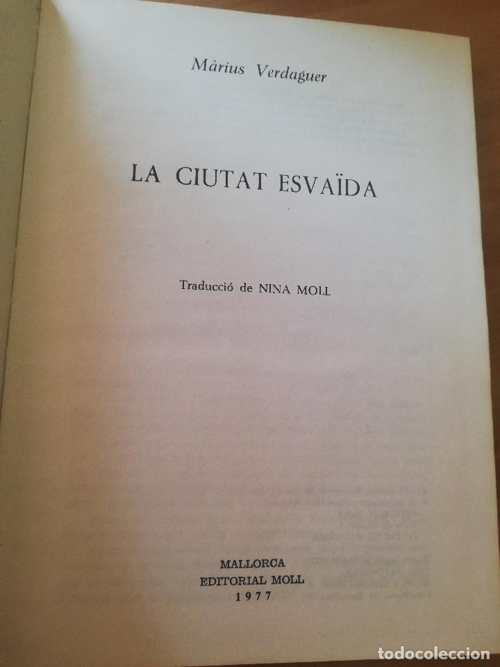 Libros de segunda mano: LA CIUTAT ESVA&Iuml;DA (M&Agrave;RIUS VERDAGUER) - Foto 2