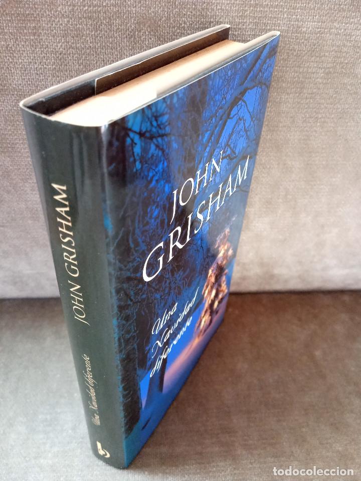 Libros de segunda mano: JOHN GRISHAM - UNA NAVIDAD DIFERENTE - EDICIONES B, 2002 - Foto 2