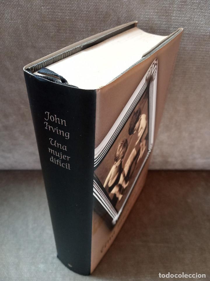 Libros de segunda mano: JOHN IRVING - UNA MUJER DIF&Iacute;CIL - C&Iacute;RCULO DE LECTORES, 1999 - Foto 2