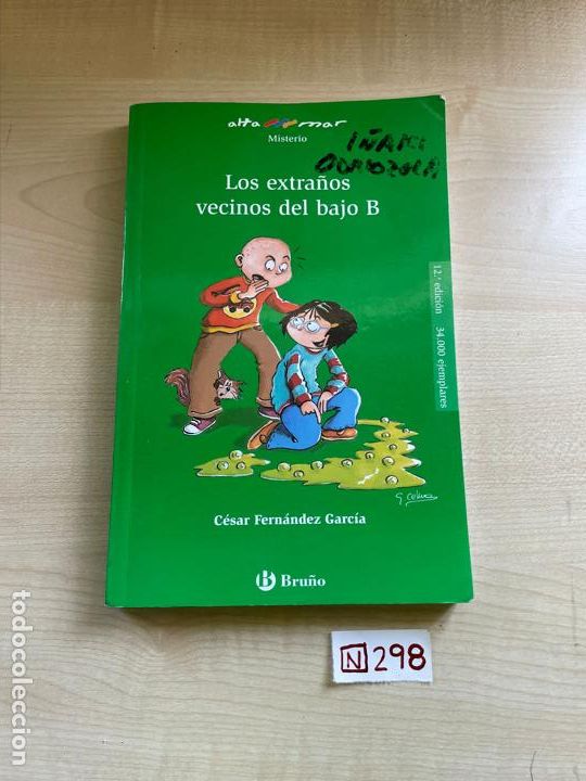 Libros de segunda mano: Los extra&ntilde;os vecinos del bajo b - Foto 1