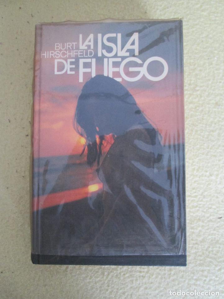 Libros de segunda mano: LA ISLA DE FUEGO BURT HIRSCHFELD 1976 - Foto 1
