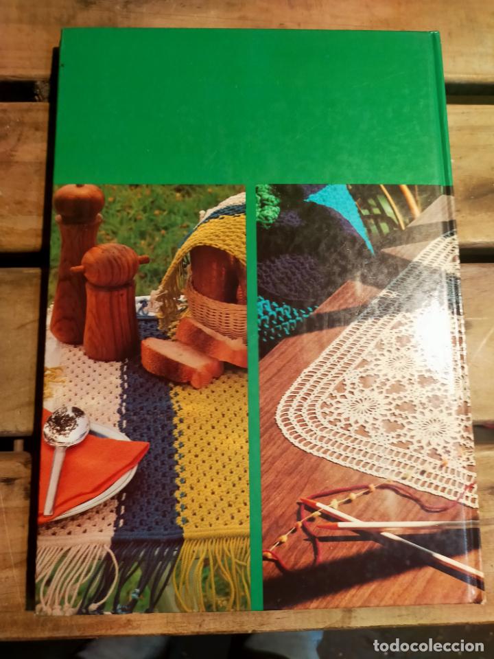 Libros de segunda mano: MIS LABORES - PUNTO, GANCHILLO Y MACRAME - Foto 2