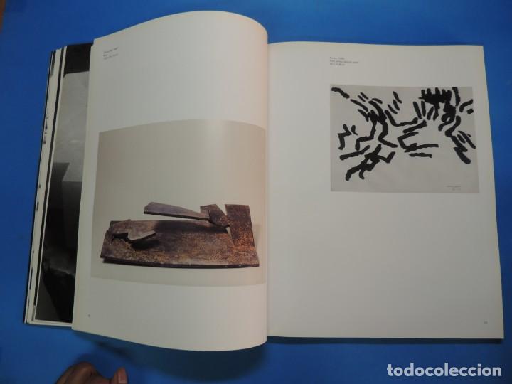 Libros de segunda mano: LIBRO CHILLIDA 2004 FUNDACI&Oacute; JOAN MIRO. - Foto 5