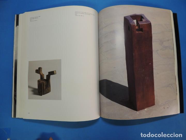 Libros de segunda mano: LIBRO CHILLIDA 2004 FUNDACI&Oacute; JOAN MIRO. - Foto 7