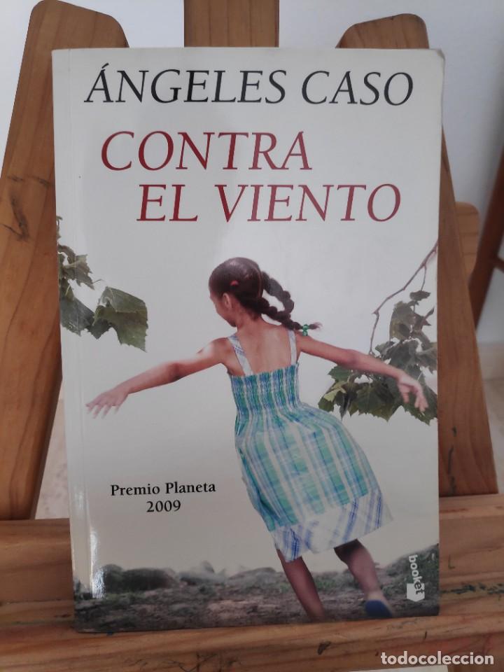Libros de segunda mano: Contra el viento, &Aacute;ngeles Caso, Booket - Foto 1