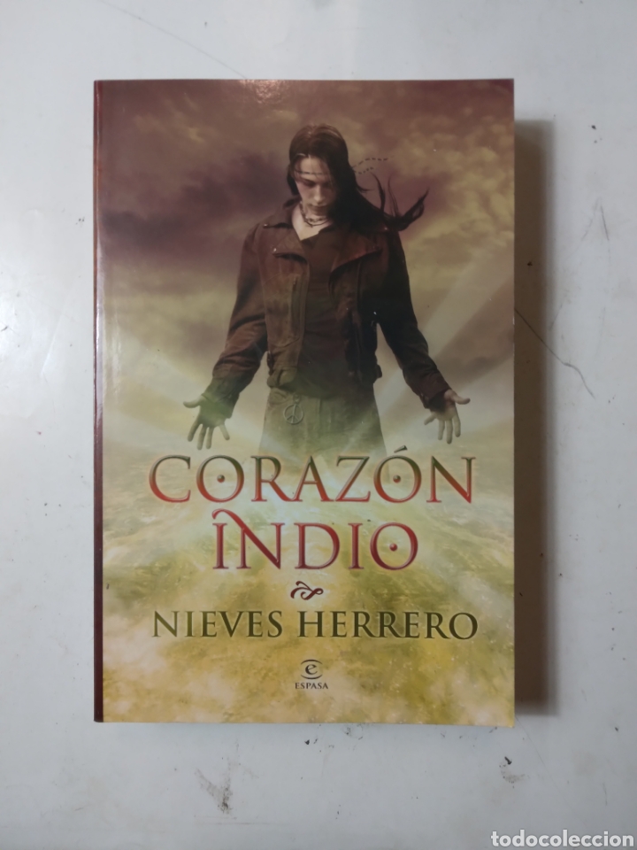 Libros de segunda mano: Nieves Herrero, Coraz&oacute;n indio,Espasa - Foto 1