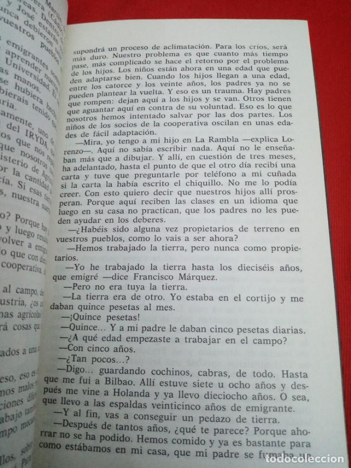 Libros de segunda mano: Pasaporte andaluz (Colecci&oacute;n Documento) Ramos, Antonio - Foto 3