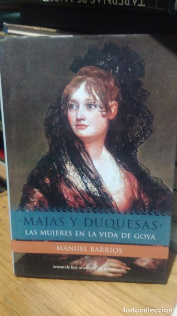 Libros de segunda mano: MAJAS Y DUQUESAS, MANUEL BARRIOS, ED. TEMAS DE HOY - Foto 1