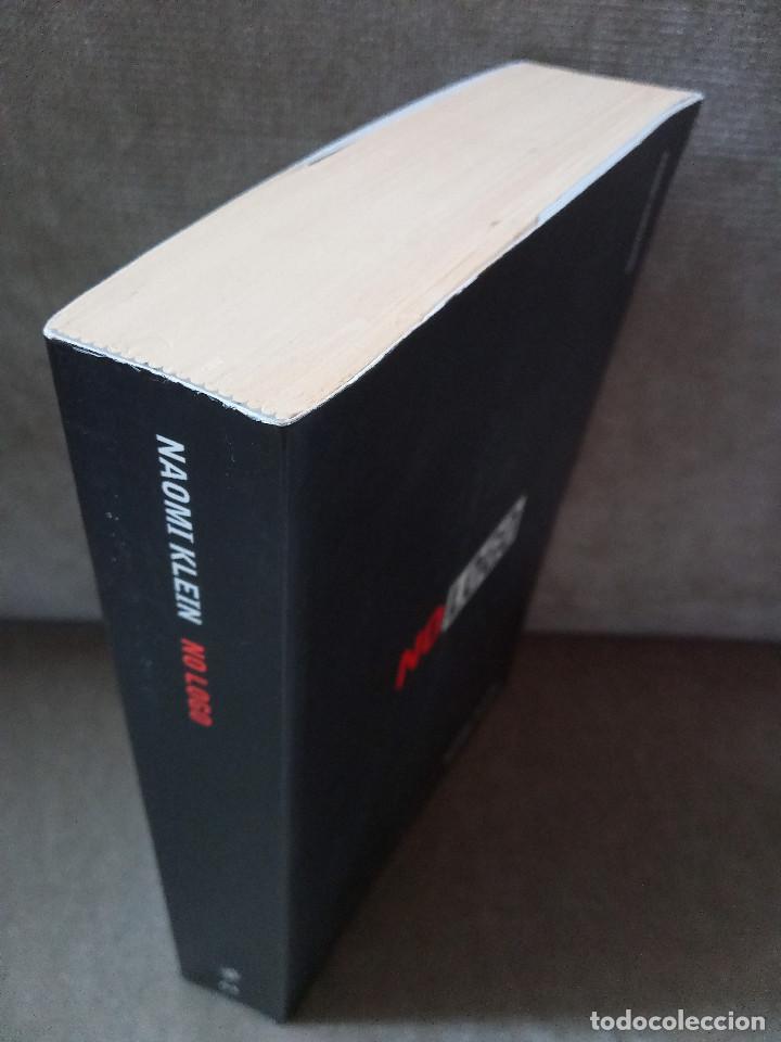 Libros de segunda mano: NAOMI KLEIN - NO LOGO. EL PODER DE LAS MARCAS - PAID&Oacute;S, 2002 - 1&ordf; ED. - Foto 2