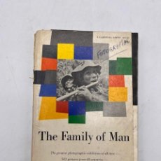 Libros de segunda mano: THE FAMILY OF MAN. NEW YORK, 1955. MUSEUM OF MODERN ART. PAGS: PAGS: 256. EN INGLES