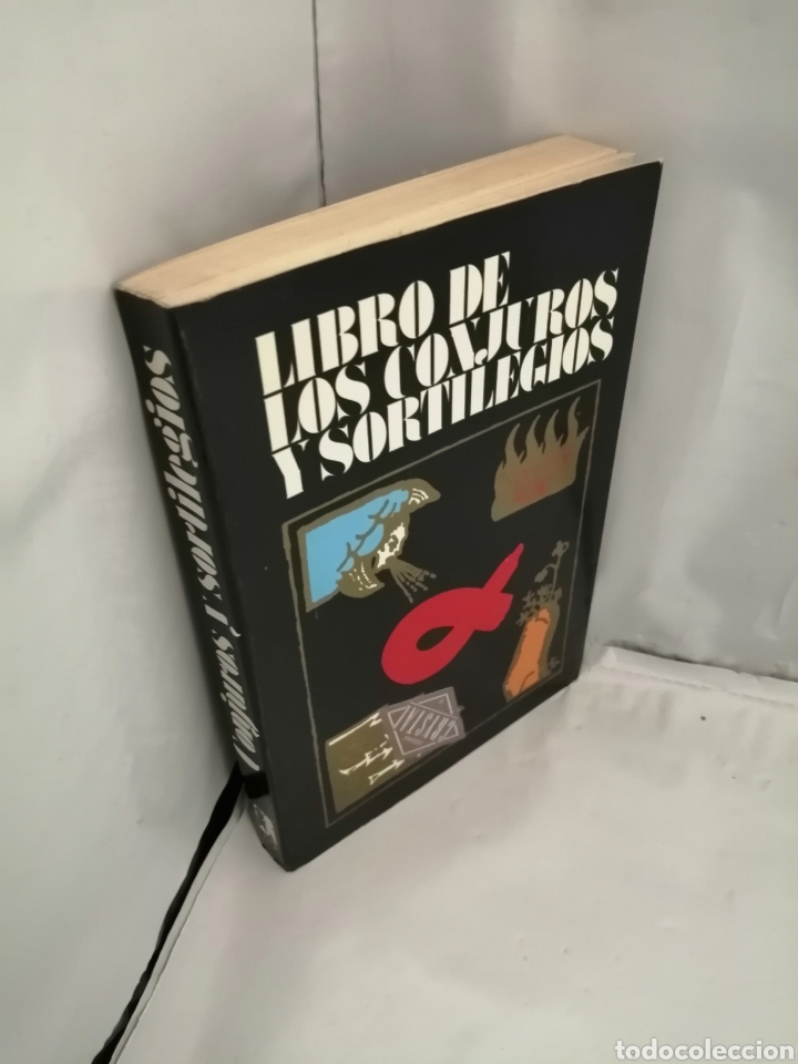 Libros de segunda mano: LIBRO DE LOS CONJUROS Y SORTILEGIOS (PRIMERA EDICI&Oacute;N) - Foto 3