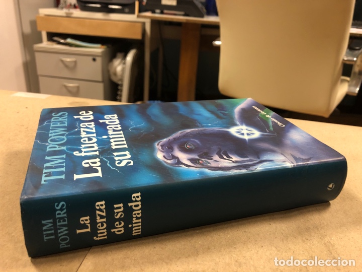 Libros de segunda mano: LA FUERZA DE SU MIRADA. TIM POWERS. C&Iacute;RCULO DE LECTORES 1992. - Foto 2