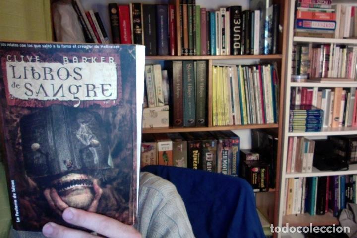 Libros de segunda mano: libros de sangre.Clive Barker - Foto 1